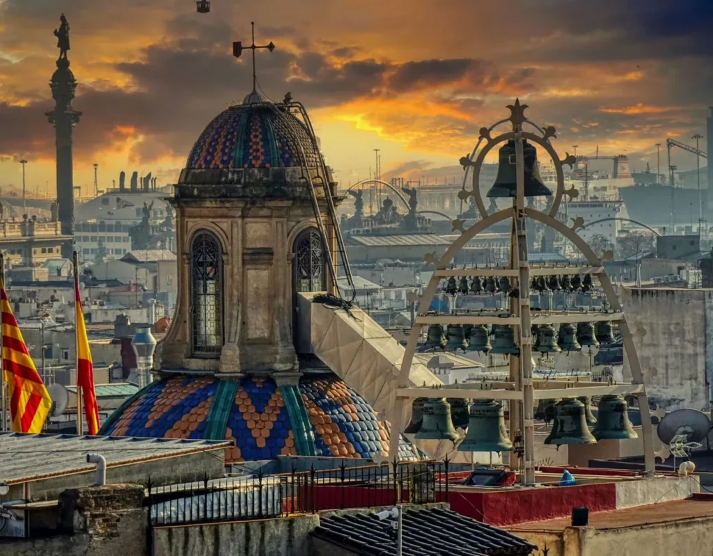 Barcelona toren zonsondergang